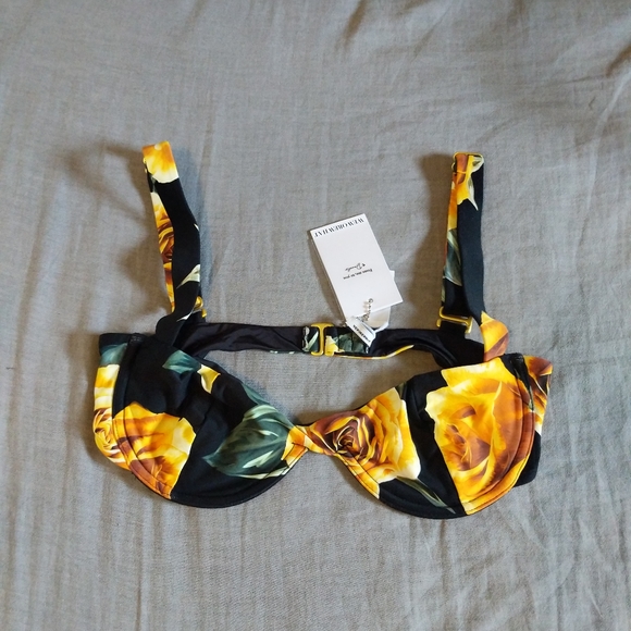 WeWoreWhat Other - WeWoreWhat Sorrento Top Black Yellow Rose